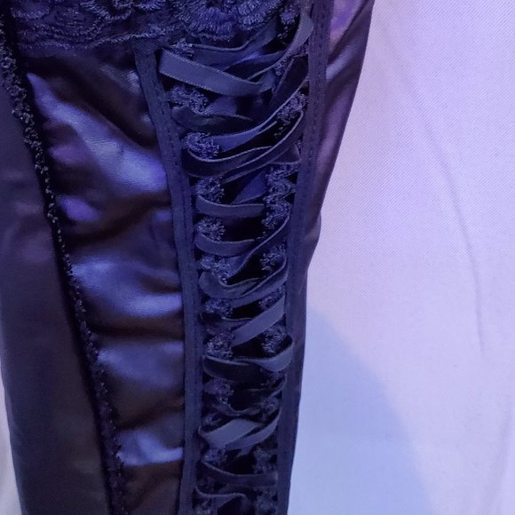 3 for $25 Brand-new front laced wet look leggings - Picture 4 of 4